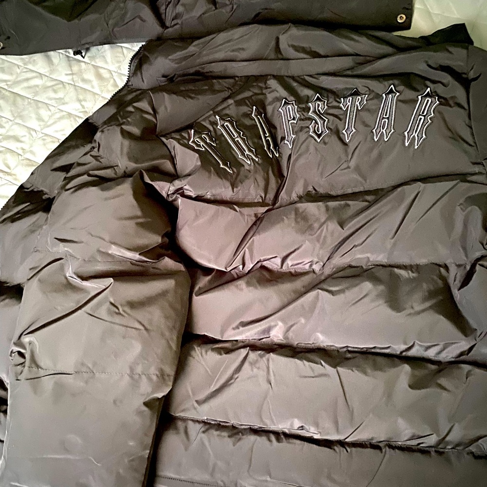 Trapstar Irongate puffer black detachable hood NEW WITH TAGS